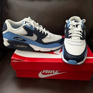 Nike Air Max 90 Essential! LITERALLY WORN 1 TIME! SIZE 9.5! COMES W/ BOX/ PAPER!